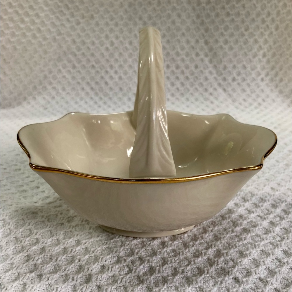 Lenox Porcelain Candy Dish with Handle \Trimmed with 24k Gold . Special Edition